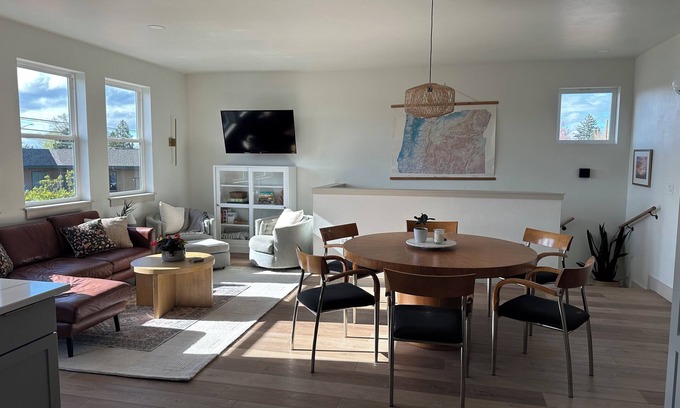 Redmond Apartment | Newly built, 2-bedroom loft, high desert sunsets & mountain peaks, A/C and Wifi