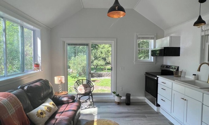 Belchertown Apartment | Newly Built Barn Loft in Pioneer Valley
