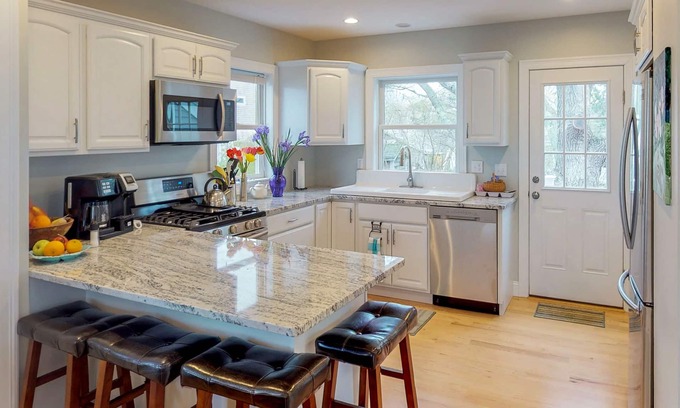 Teaticket House | Newly built bayview home, steps to dock/launch on Great Pond - small dogs OK