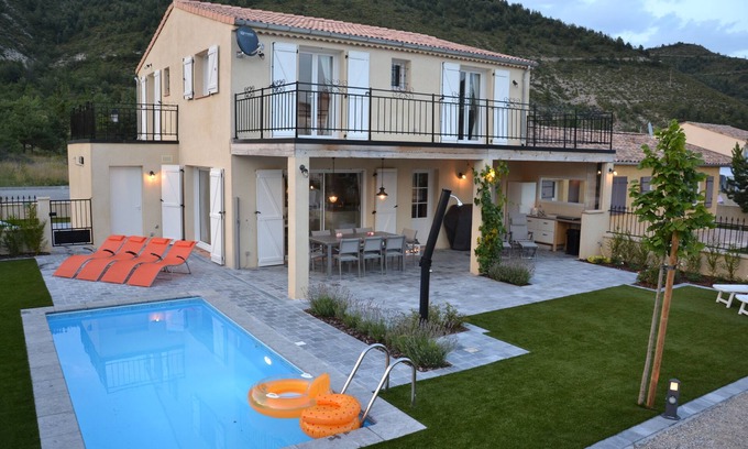 Castellane House | Newly built holiday home for 8 people, private swimming pool in Castellane South France