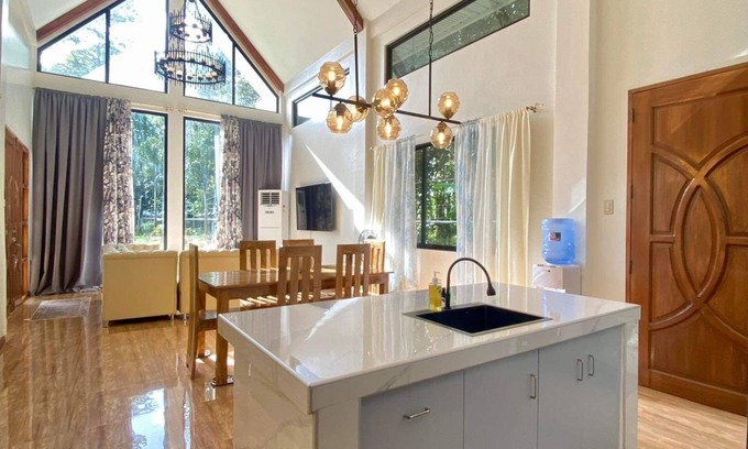Dipolog House | Newly built modern house with garden view. We are pet-friendly!