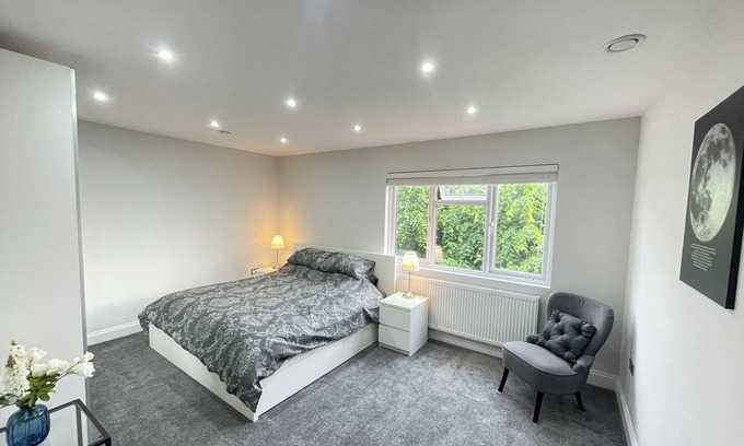 Redbridge Apartment | Newly Built Spacious 1 Bedroom Apartment
