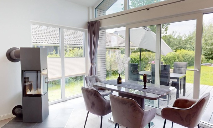 Lensterstrand House | Newly built vacation home with sauna and fireplace just 250 m from the sandy beach