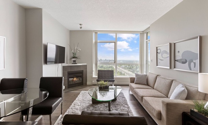 Shaganappi Condo | Newly Furnished 2BD, 2BA Condo with Pool and Stunning View!
