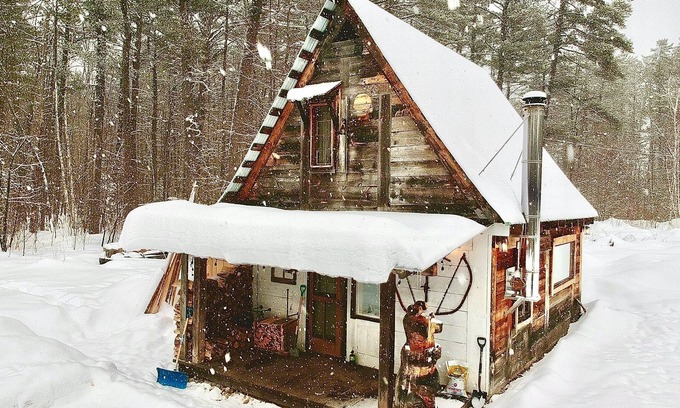Rapides-des-Joachims Cabin | Newly hand crafted wooden cabin.