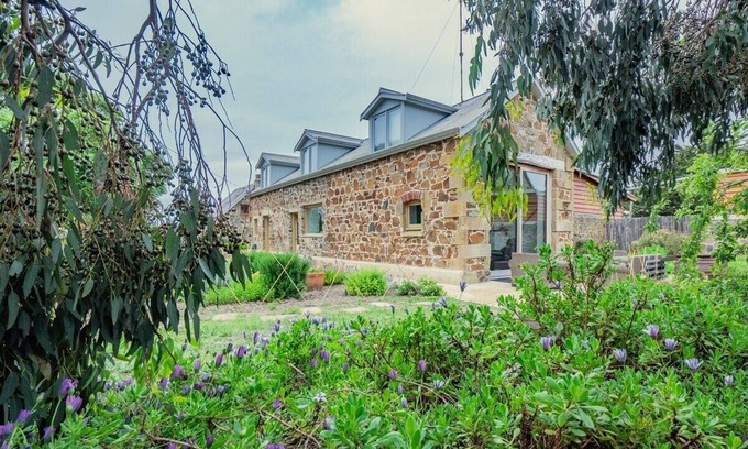 Little Swanport House | *Newly relisted* Coach House at Lisdillon Vineyard