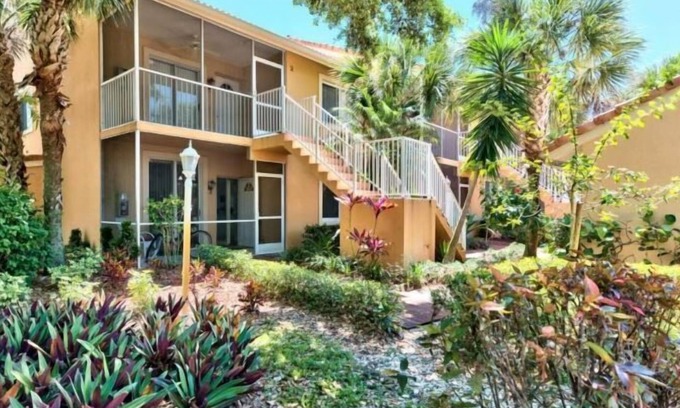 Naples Condo | Newly Remodeled 1st Floor End Unit With Gorgeous Lake Views In Falling Waters!