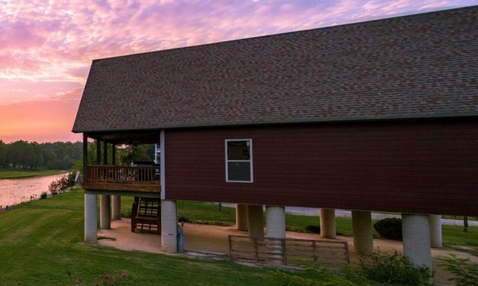 Doniphan Cabin | Newly Remodeled! 3-Bedroom Cabin on The Banks of The Current River in Doniphan