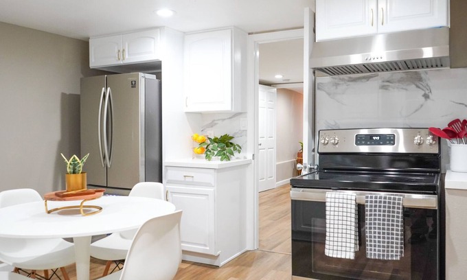 Longfellow House | Newly Remodeled cozy 1bdrm home close to Public transportation & BART