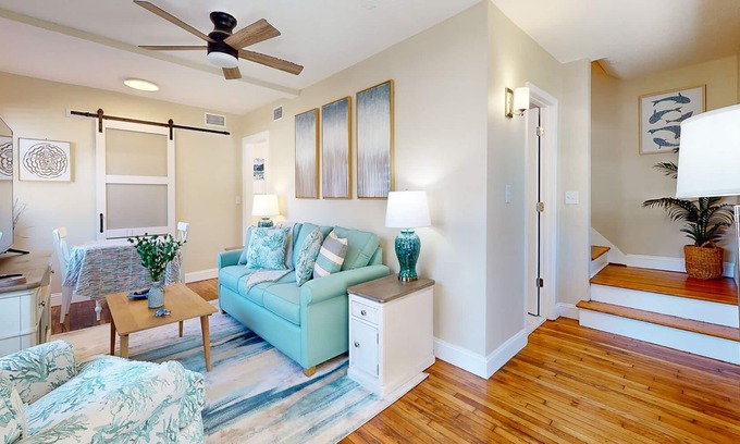 San Marco House | Newly remodeled house in San Marco few minutes walk to Square & Riverwalk