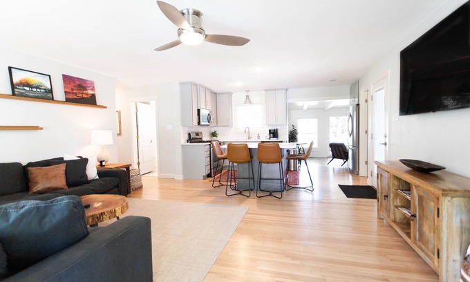 Little Rock House | Newly Remodeled Home on the Arkansas River - 3 miles from Airport