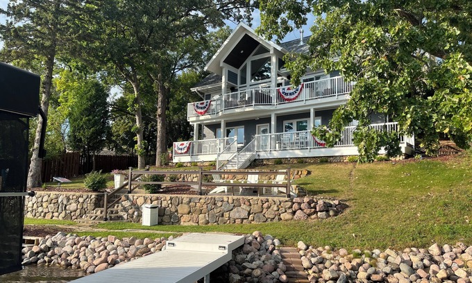 Lauderdale Lakes House | Newly remodeled Lauderdale Lakes waterfront home-hot tub, sauna, pickleball!