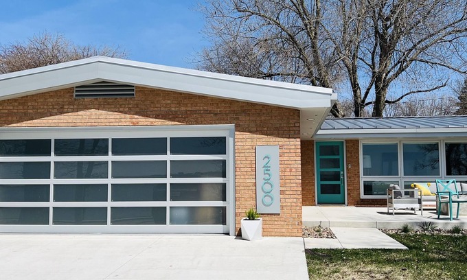 Clear Lake House | Newly remodeled Mid-Century Modern with a view!