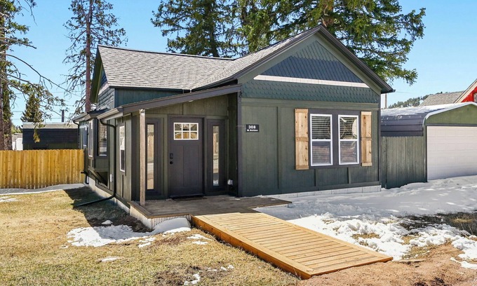 Cripple Creek House | Newly Rennovated Walking Distance to Downtown Cripple Creek Donkies