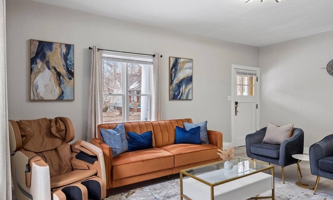 Springfield House | Newly-renovated 2-bedroom House with a Luxurious Massage Chair
