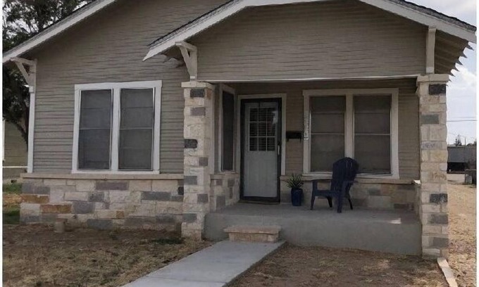 Big Spring House | Newly renovated 2 bedroom house with king beds