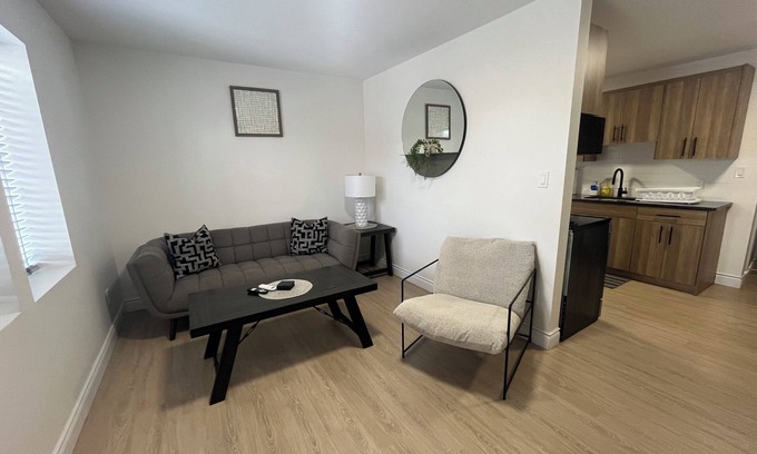 Walkerville Apartment | Newly renovated 2 bed 1 bath #UPPER floor unit