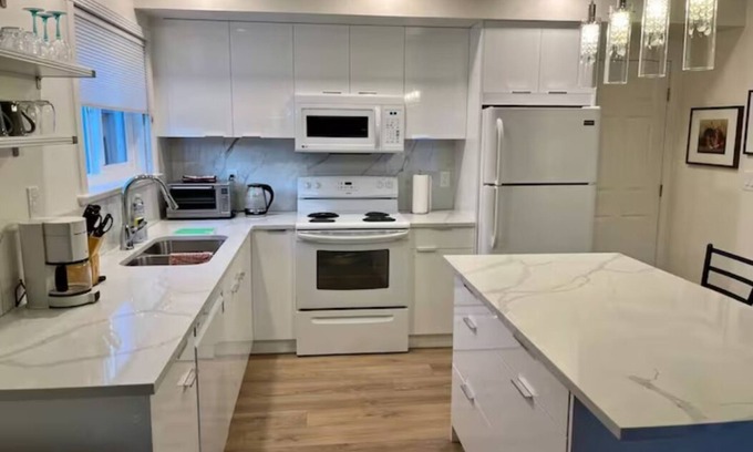 Gordon Head House | Newly-renovated 2 bedroom guest suite
