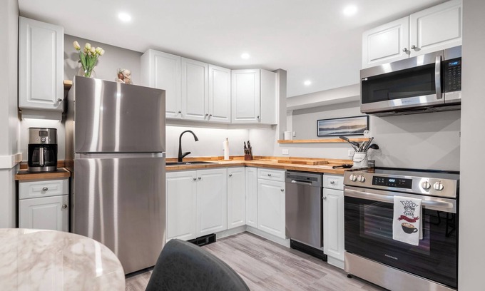 East Hill House | Newly renovated 2 bedroom 1 bath, dog friendly place with a hot tub, bbq, 3 TVs.