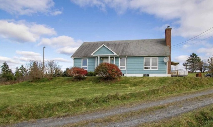 Mavillette House | Newly renovated 4 bedroom 2.5 bathroom beachhouse close to Mavillette Beach.