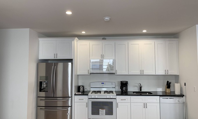 Crown Heights Apartment | Newly Renovated 9 Bed 4 Full Bath 3000 SF Spacious Apartment