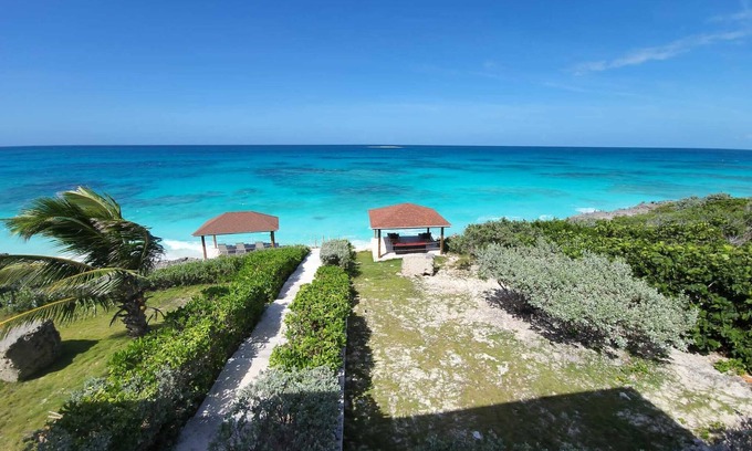 Rokers Point House | NEWLY RENOVATED!! AND DIRECTLY ON THE BEACH🌴..... Shelter In Place