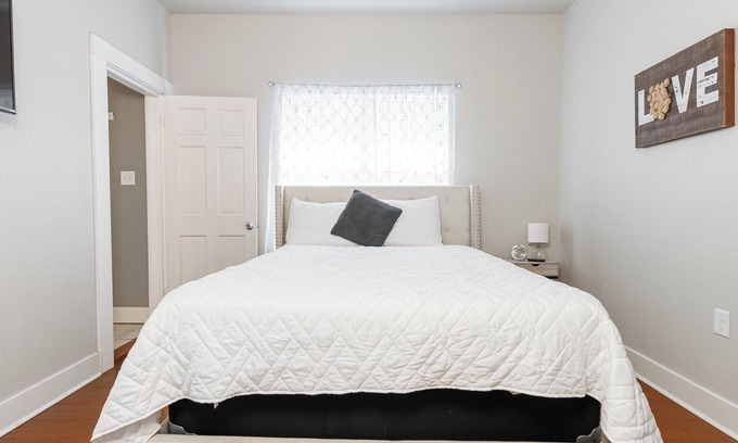 Government Hill House | Newly Renovated-Adorable -Ft. Sam-Pearl-DTSA 1BD