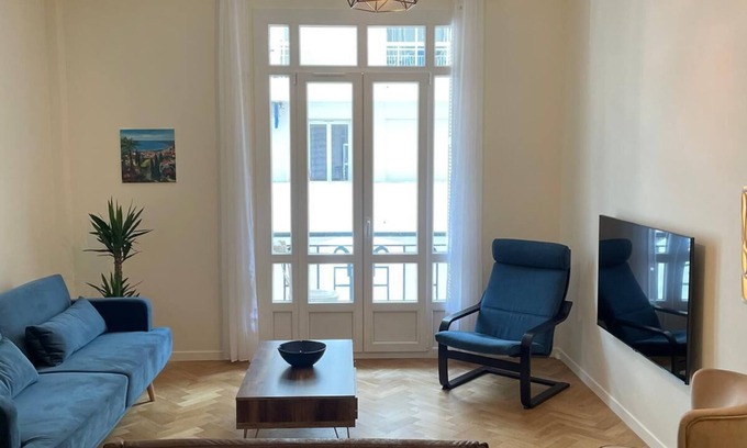 Thiers Apartment | Newly renovated apartment in Nice- with AC and 10 min walk to the beach!
