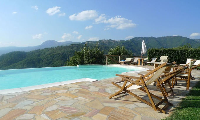 Pieve Fosciana Apartment | Newly renovated barn with beautiful infinity pool and garden, walk to restaurant