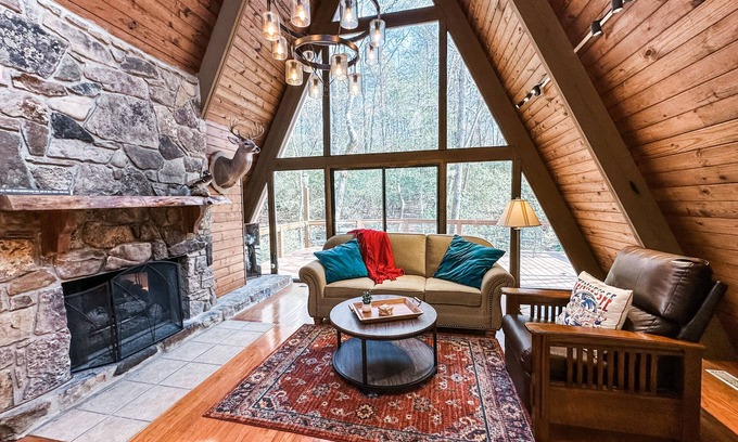 Clifftops Cabin | - NEWLY RENOVATED - cabin in gated, mountain community ~ sleeps 6 ~ wifi
