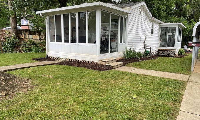 Waynesville House | Newly renovated downtown Waynesville cottage w/creek & outdoor space!