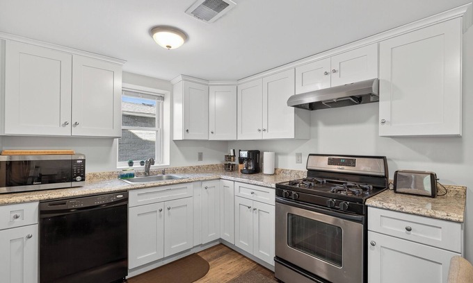 Middletown House | Newly Renovated Historic Middletown Home 15 min to Harris-Hershey!