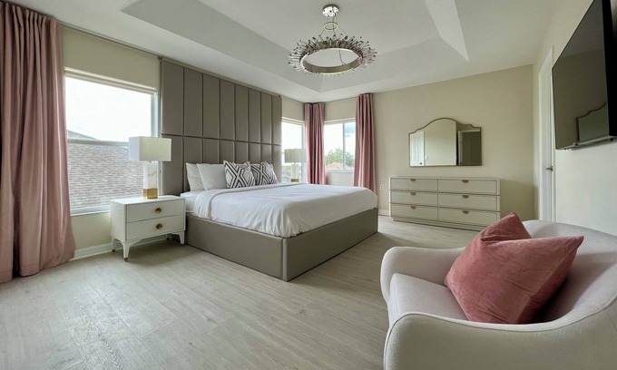 Highlands Reserve House | Newly Renovated Luxury 5-bedroom house in charming Davenport
