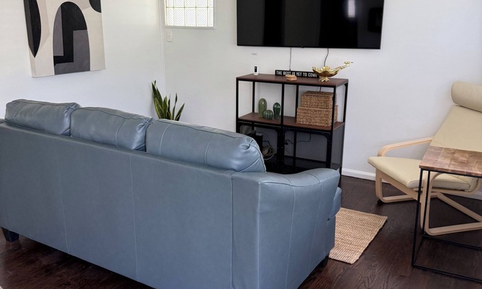 Northside House | Newly Renovated Modern 3-Bedroom Entire House - Cincinnati