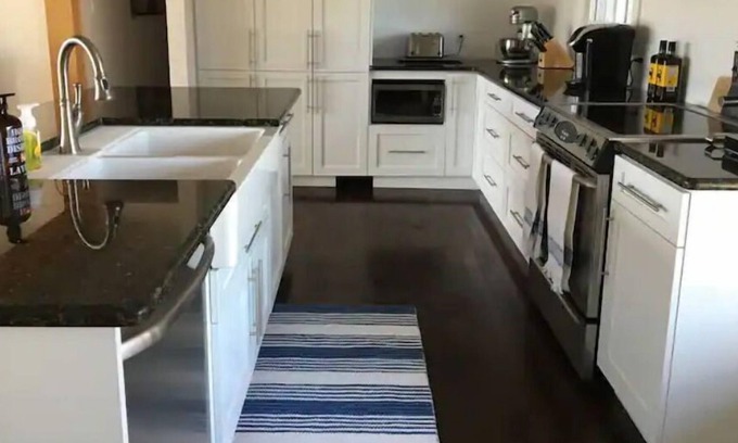 L'Amable Cottage | Newly Renovated Modern Cottage
