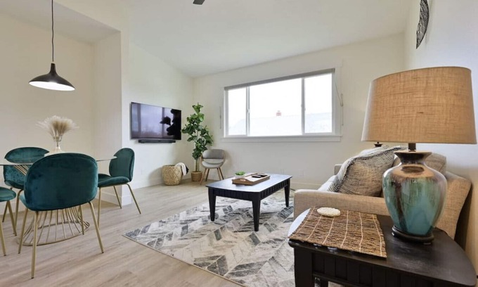 Grant Apartment | Newly Renovated! - Modern Upstairs Loft