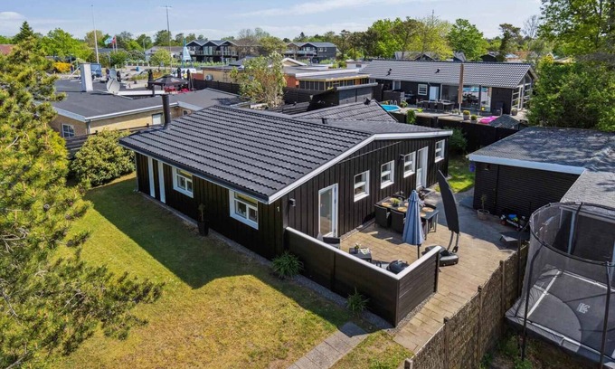 Stillinge Strand House | Newly renovated nearby beach