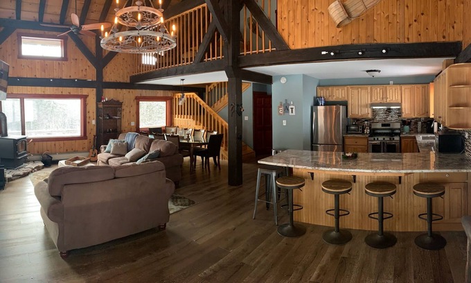 Mount Holly Ski Chalet | Newly Renovated Rustic style home w/luxury bathrooms & mountain views, Sereni