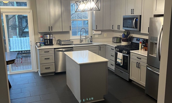 Mount Vernon House | Newly Renovated Townhouse ~3 miles from Ft. Belvoir and ~20 miles from D.C.