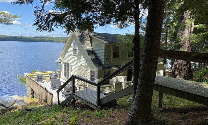 Jefferson Cottage | Newly Renovated Waterfront House on Lake Damariscotta; Great for Fall Festivals!