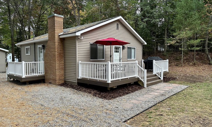 St. Helen House | Newly updated 2 bedroom home just minutes to the Lake and ORV Trails!