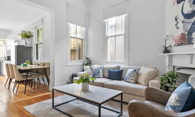 Newtown House | Newtown Nest - Chic Terrace Living off King Street