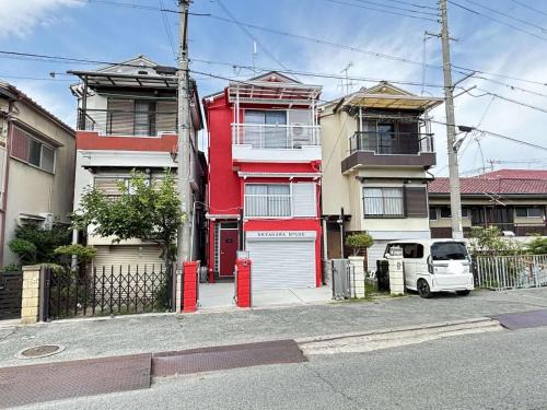 Neyagawa House | NEYAGAWA HOUSE! 3 min walk from Keihan Kayashima Station, 一棟貸しの宿 京阪電車 萱島駅から徒歩3分, 家の前の駐車場はサイズ制限あり, サイズ超過は徒歩1分のコインパーキングを利用下さい