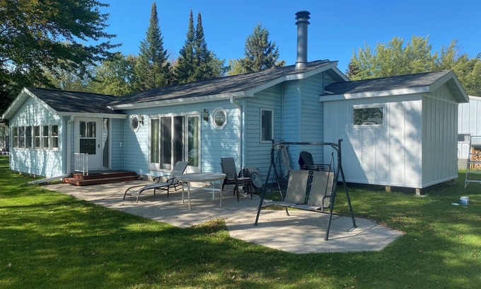 Wauksaukee Cottage | NFL draft housing one hour north of Green Bay