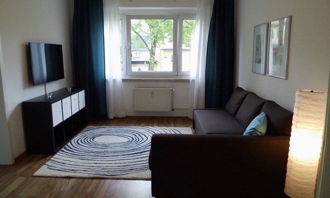 Leutzsch Apartment | Nice 2 bedroom ground floor apartment Wi-Fi