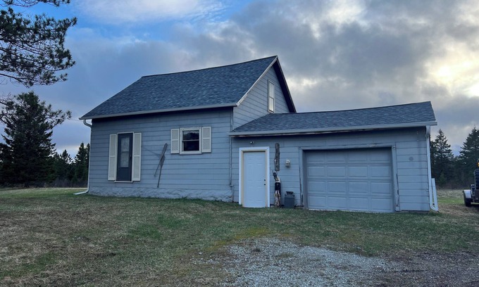 Ewen Cottage | Nice 3-bedroom cottage in Ewen just minutes from Bergland, MI and Lake Gogebic