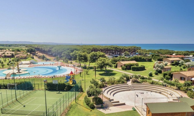 Marina di Montalto Apartment | Nice and welcoming two-room apartment located on the ground floor with air conditioning of approximately 50 m2 composed of a living room with two single beds and a kitchenette with electric hobs, fridge with freezer, pots and pans.A bedroom with double b