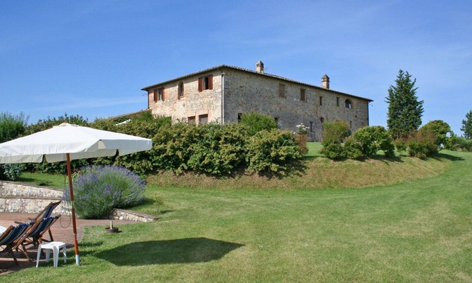 Monteroni d'Arbia Apartment | Nice apartment for 6 guests with pool, WIFI, patio, panoramic view and parking, close to Siena