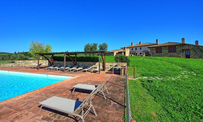 Castelnuovo Berardenga Apartment | Nice apartment for 2 people with A/C, pool, TV, panoramic view and parking, close to Siena