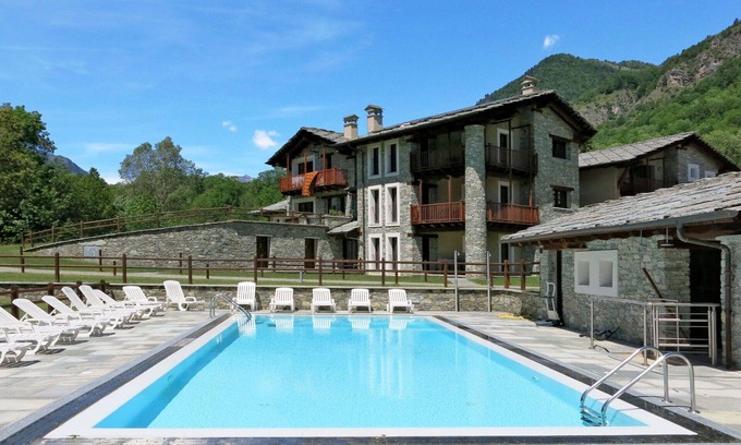 Sampeyre Apartment | Nice apartment for 4 guests with pool, WIFI, TV, terrace and parking